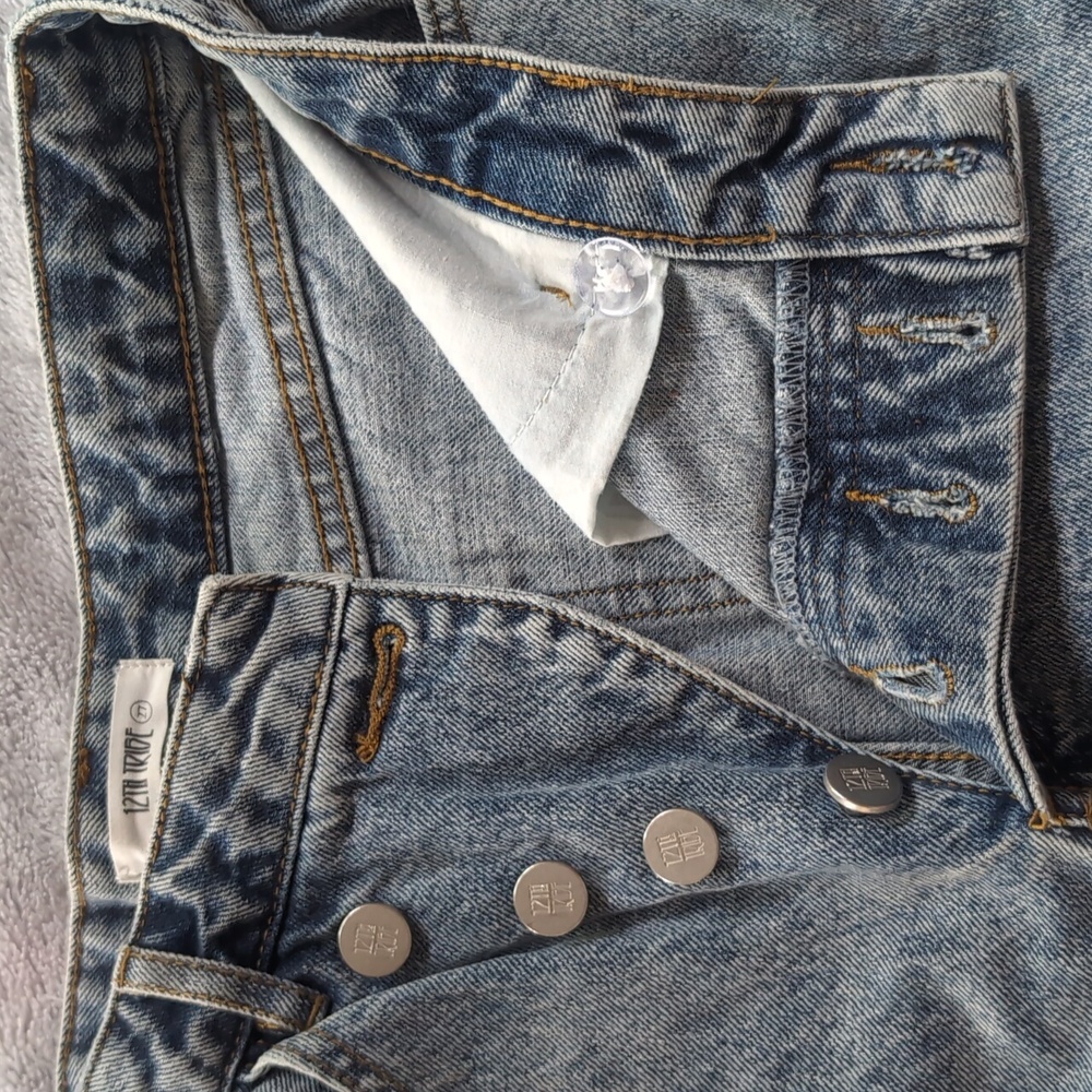 NEW 12th Tribe Dylan Asymmetrical Light Jeans - Picture 6 of 9